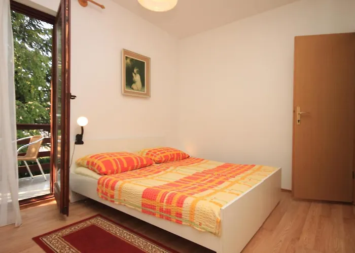 With Parking Space - 7023 ポレッチ