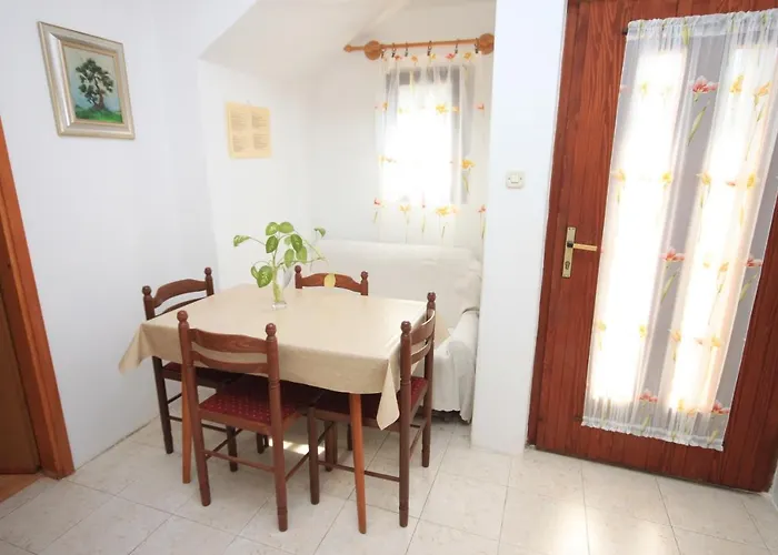 With Parking Space - 7023 Apartamento Poreč