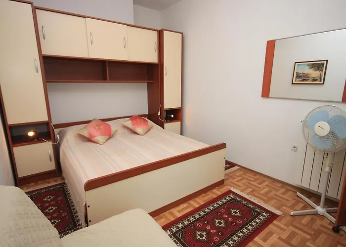 Apartman With Parking Space - 7023 Porec