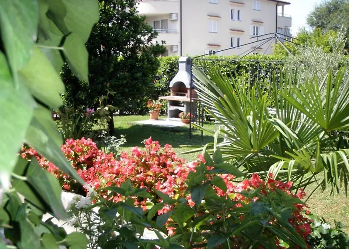 Apartman With Parking Space - 7023 Porec