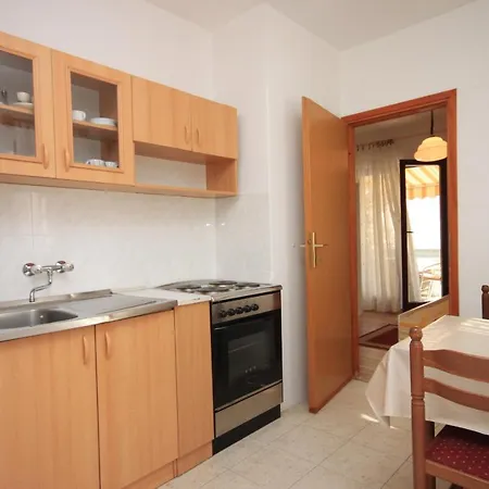 Апартаменты With Parking Space - 7023 Пореч